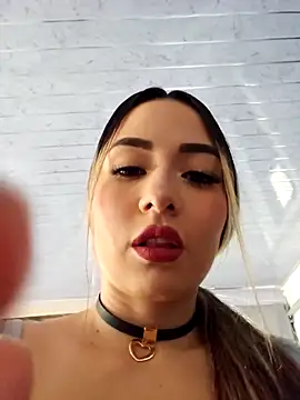 Snapshot of Natasanz chatting on 11/21/25, 08:51 Natasanz online show from 11/21/25, 08:51