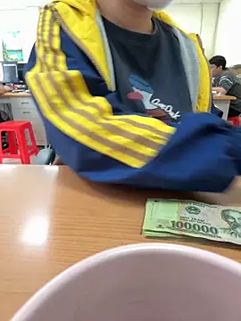 PhuongNhi21 online show from 10/04/25, 01:58