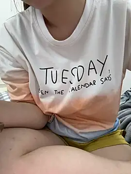 PhuongNhi21 online show from 11/10/25, 08:24