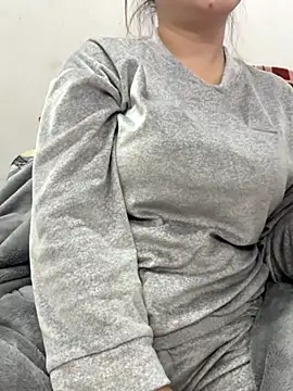 PhuongNhi21 online show from 11/24/25, 02:39