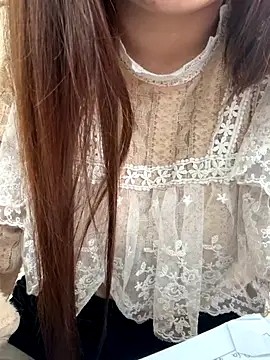 PhuongNhi21 online show from 12/17/25, 02:39