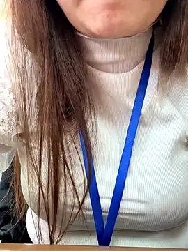 PhuongNhi21 online show from 12/18/25, 03:12