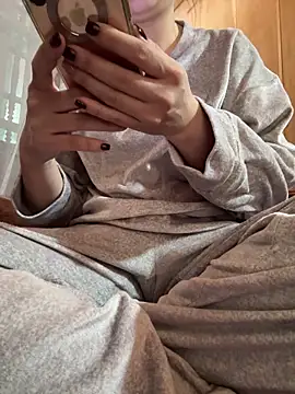 PhuongNhi21 online show from 12/21/25, 02:08