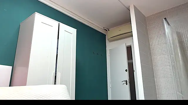 Valeriathonson online show from 11/10/25, 10:53