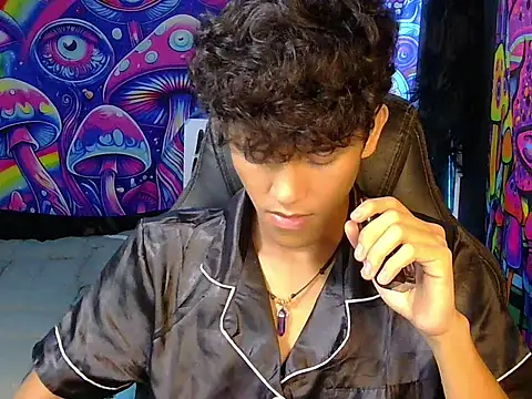 Snapshot of kenbigcockxx chatting on 06/05/26, 06:35 kenbigcockxx online show from 06/05/26, 06:35