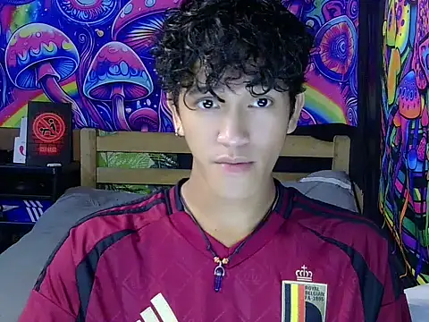 Snapshot of kenbigcockxx chatting on 06/19/26, 03:27 kenbigcockxx online show from 06/19/26, 03:27