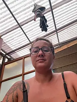 Snapshot of Vahine_tahiti987 chatting on 10/02/25, 07:43 Vahine tahiti987 online show from 10/02/25, 07:43