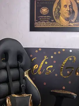 candy  fox  online show from 10/03/25, 12:24