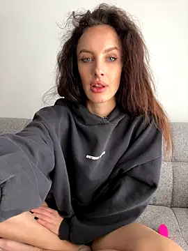 goodgirldevil online show from 10/28/25, 11:14