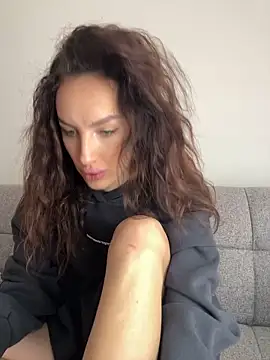 goodgirldevil online show from 11/13/25, 11:09