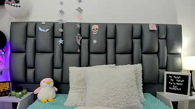 valeriasweet  online show from 10/23/25, 08:07