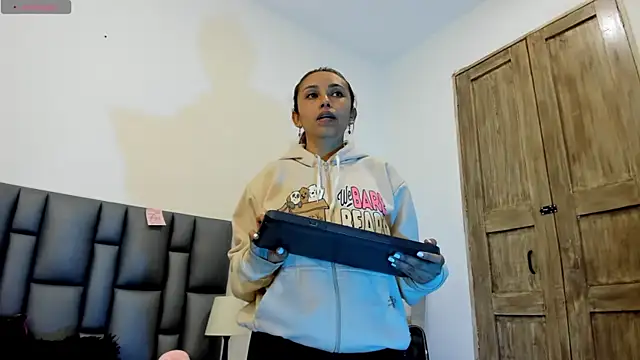 valeriasweet  online show from 12/19/25, 05:31