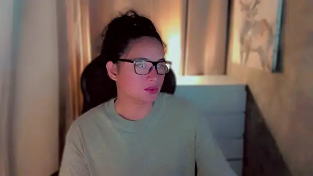 Snapshot of kaicromwell_ chatting on 10/23/25, 08:02 kaicromwell online show from 10/23/25, 08:02