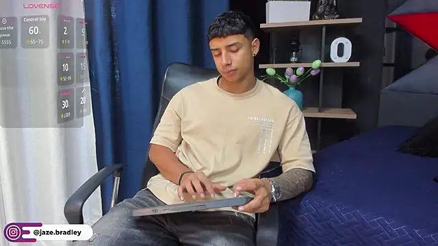 jaze bradley online show from 10/31/25, 11:33