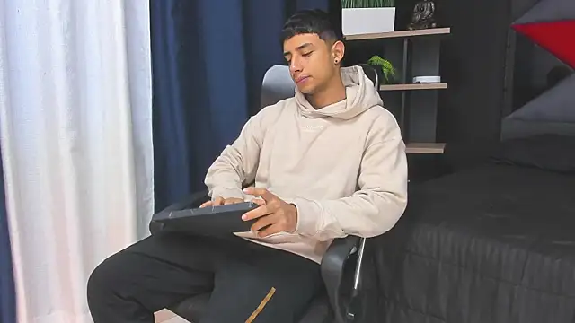 jaze bradley online show from 12/20/25, 11:06