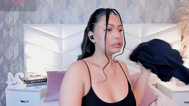 Snapshot of victoria___jonnes chatting on 09/26/25, 12:31 victoria jonnes online show from 09/26/25, 12:31