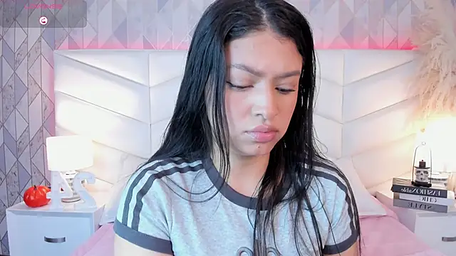 Snapshot of victoria___jonnes chatting on 10/08/25, 12:36 victoria jonnes online show from 10/08/25, 12:36