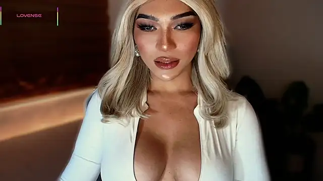 Snapshot of Huntress_xxx chatting on 09/20/25, 11:00 Huntress xxx online show from 09/20/25, 11:00