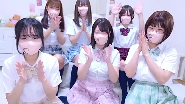 Snapshot of Anzu_xx chatting on 09/23/25, 04:37 Anzu xx online show from 09/23/25, 04:37