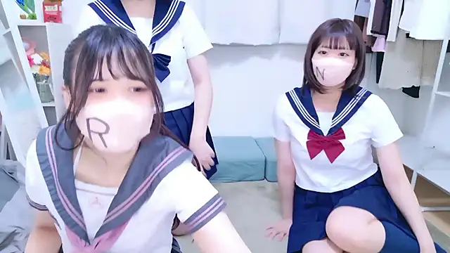 Snapshot of Anzu_xx chatting on 10/10/25, 12:04 Anzu xx online show from 10/10/25, 12:04