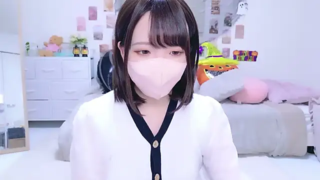 Snapshot of Anzu_xx chatting on 10/27/25, 05:06 Anzu xx online show from 10/27/25, 05:06