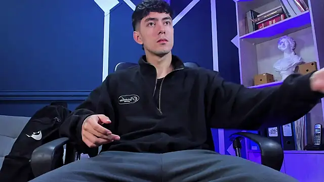 etham wolf  online show from 09/09/25, 12:05