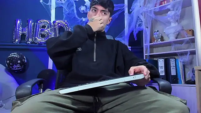 etham wolf  online show from 10/30/25, 12:17