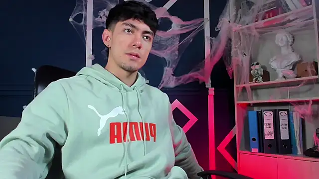 etham wolf  online show from 11/07/25, 11:54