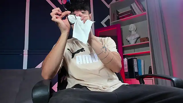 etham wolf  online show from 12/15/25, 12:31