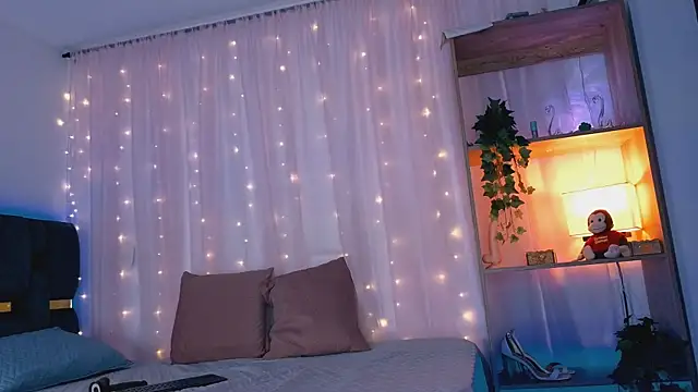 Snapshot of anitaglow chatting on 10/15/25, 02:11 anitaglow online show from 10/15/25, 02:11