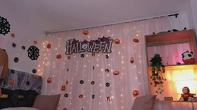 Snapshot of anitaglow chatting on 10/20/25, 09:59 anitaglow online show from 10/20/25, 09:59