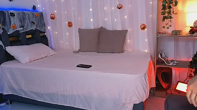 Snapshot of anitaglow chatting on 10/23/25, 09:02 anitaglow online show from 10/23/25, 09:02