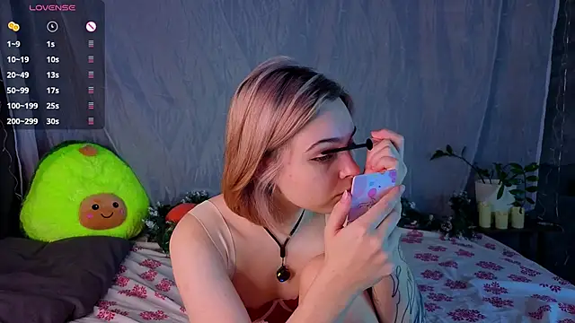 PolIyBowman online show from 12/19/25, 03:30