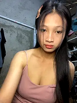 Snapshot of vyvy777 chatting on 09/23/25, 12:35 vyvy777 online show from 09/23/25, 12:35