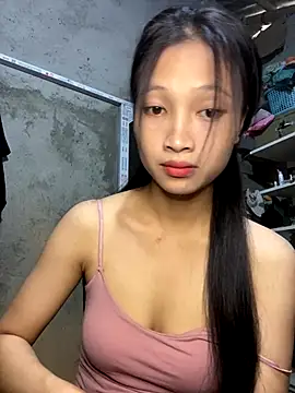 Snapshot of vyvy777 chatting on 09/24/25, 01:09 vyvy777 online show from 09/24/25, 01:09