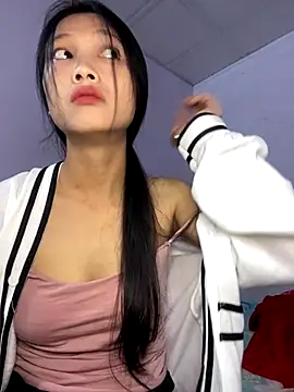 Snapshot of vyvy777 chatting on 10/29/25, 01:30 vyvy777 online show from 10/29/25, 01:30