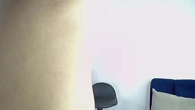 Snapshot of aleja_spearsx chatting on 11/08/25, 11:32 aleja spearsx online show from 11/08/25, 11:32