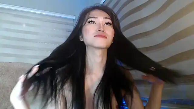 Snapshot of lovelychanel69xx chatting on 10/04/25, 10:52 lovelychanel69xx online show from 10/04/25, 10:52