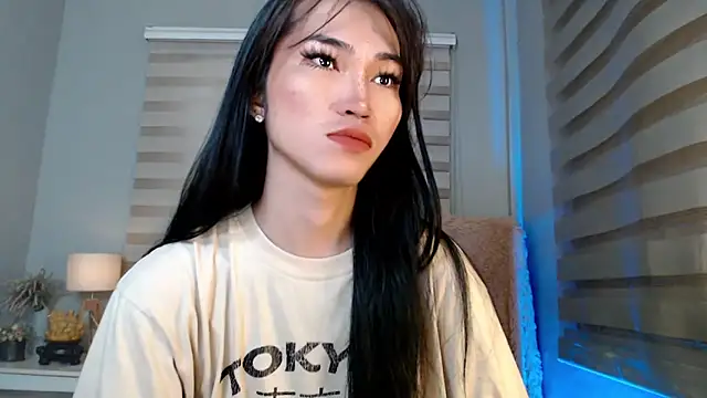 Snapshot of lovelychanel69xx chatting on 10/12/25, 10:53 lovelychanel69xx online show from 10/12/25, 10:53