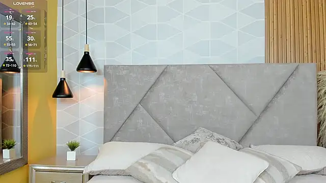 Jade Whisper online show from 10/22/25, 01:28