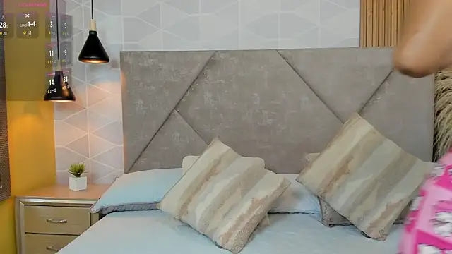 Jade Whisper online show from 10/31/25, 01:28