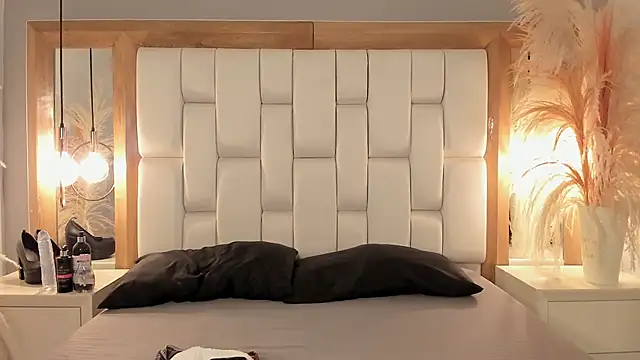 Daphne And Roger online show from 09/16/25, 11:33