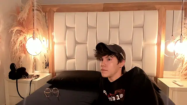 Daphne And Roger online show from 09/20/25, 11:33