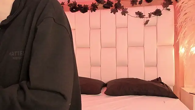 Daphne And Roger online show from 02/02/26, 10:58