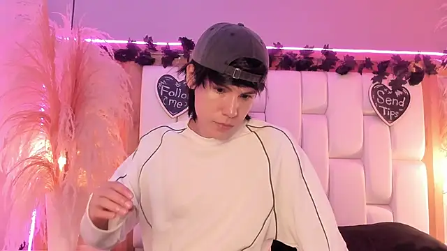 Daphne And Roger online show from 03/30/26, 11:00