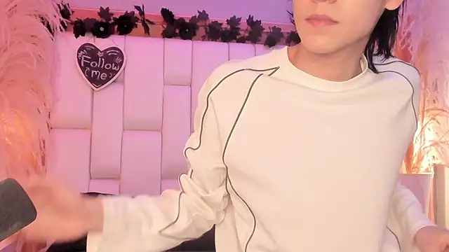 Daphne And Roger online show from 04/11/26, 11:03