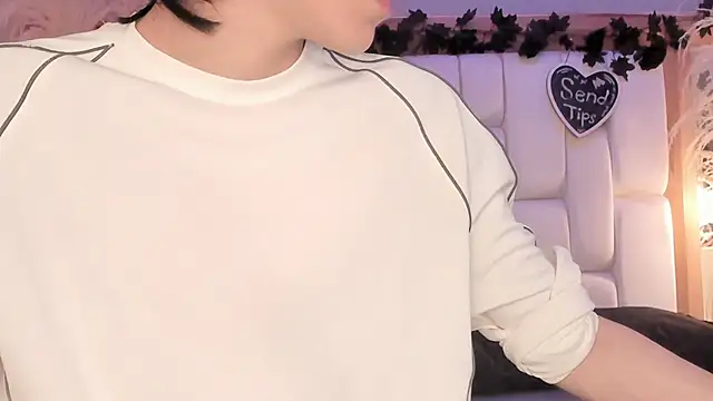 Daphne And Roger online show from 04/22/26, 11:12