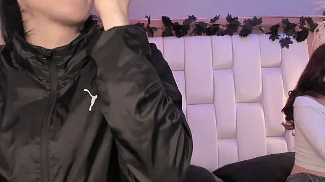 Daphne And Roger online show from 04/23/26, 11:09