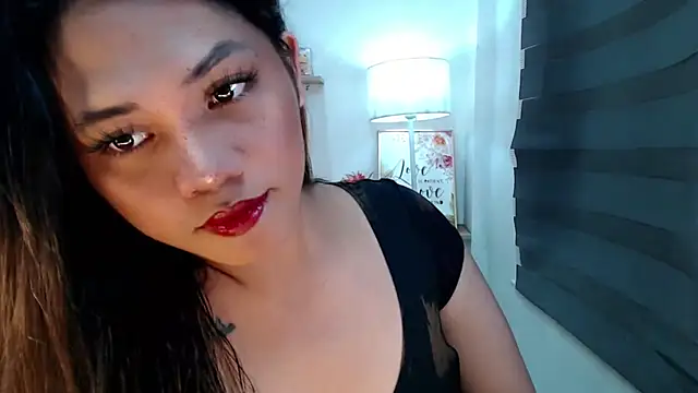 Snapshot of scarlett_brownx69 chatting on 11/25/25, 12:05 scarlett brownx69 online show from 11/25/25, 12:05