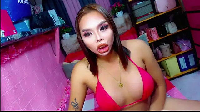 Snapshot of MoniqueCeleste chatting on 10/19/25, 04:07 MoniqueCeleste online show from 10/19/25, 04:07